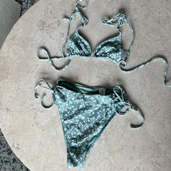 Floral Abercrombie Bikini - Picture 2 of 4